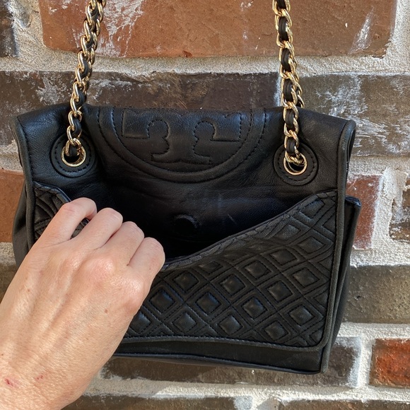 TORY BURCH Savannah Convertible Shoulder Bag - Black with Gold Chain - Picture 4 of 16